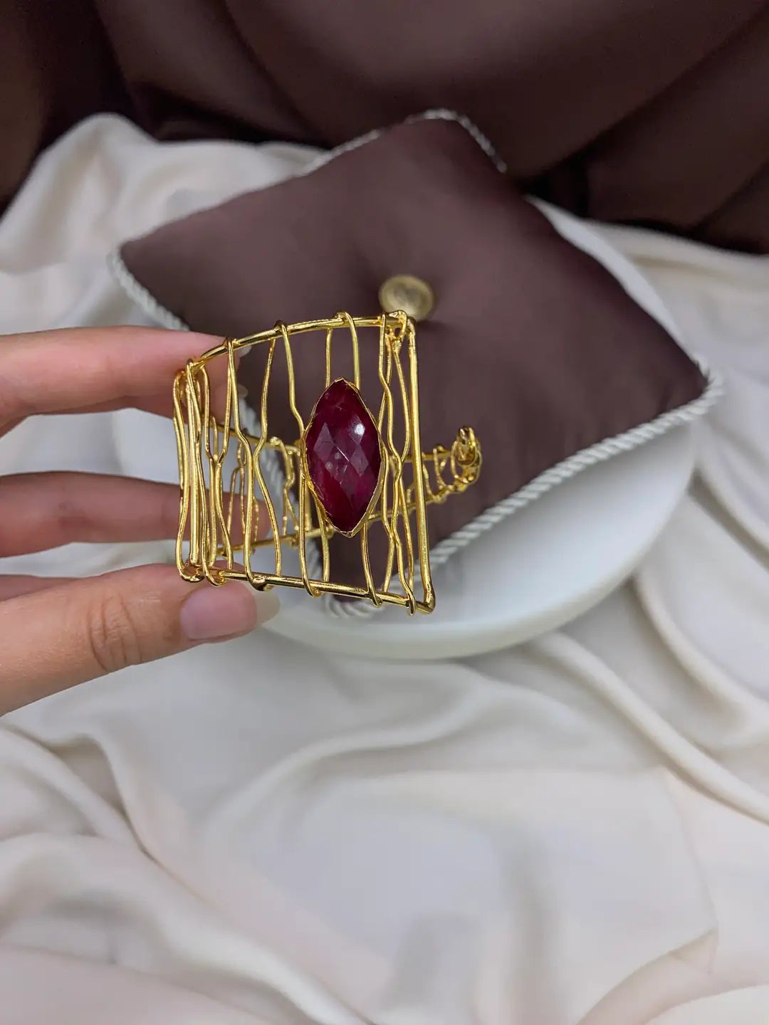 سوار نايلا بحجر الكوارتز الأحمر