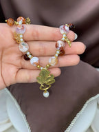 قلادة سارّة بالعقيق واللؤلؤ الزراعي