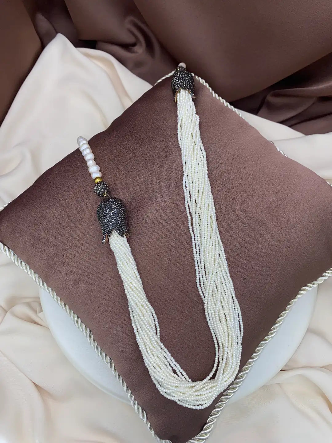قلادة "أيلا" باللؤلؤ