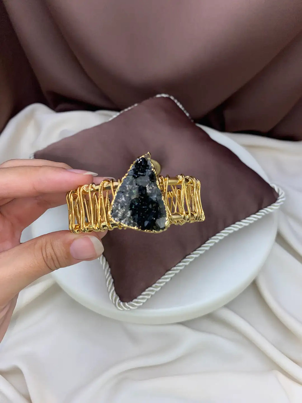 سوار كورا بحجر الكوارتز الأسود