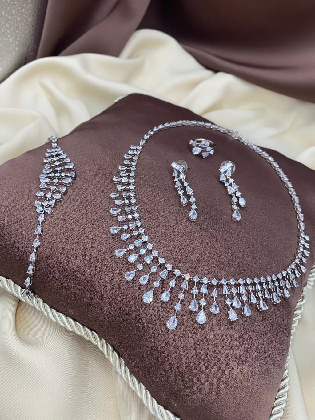 Parıltılı Zirkon Taşlı "Zuri" Set
